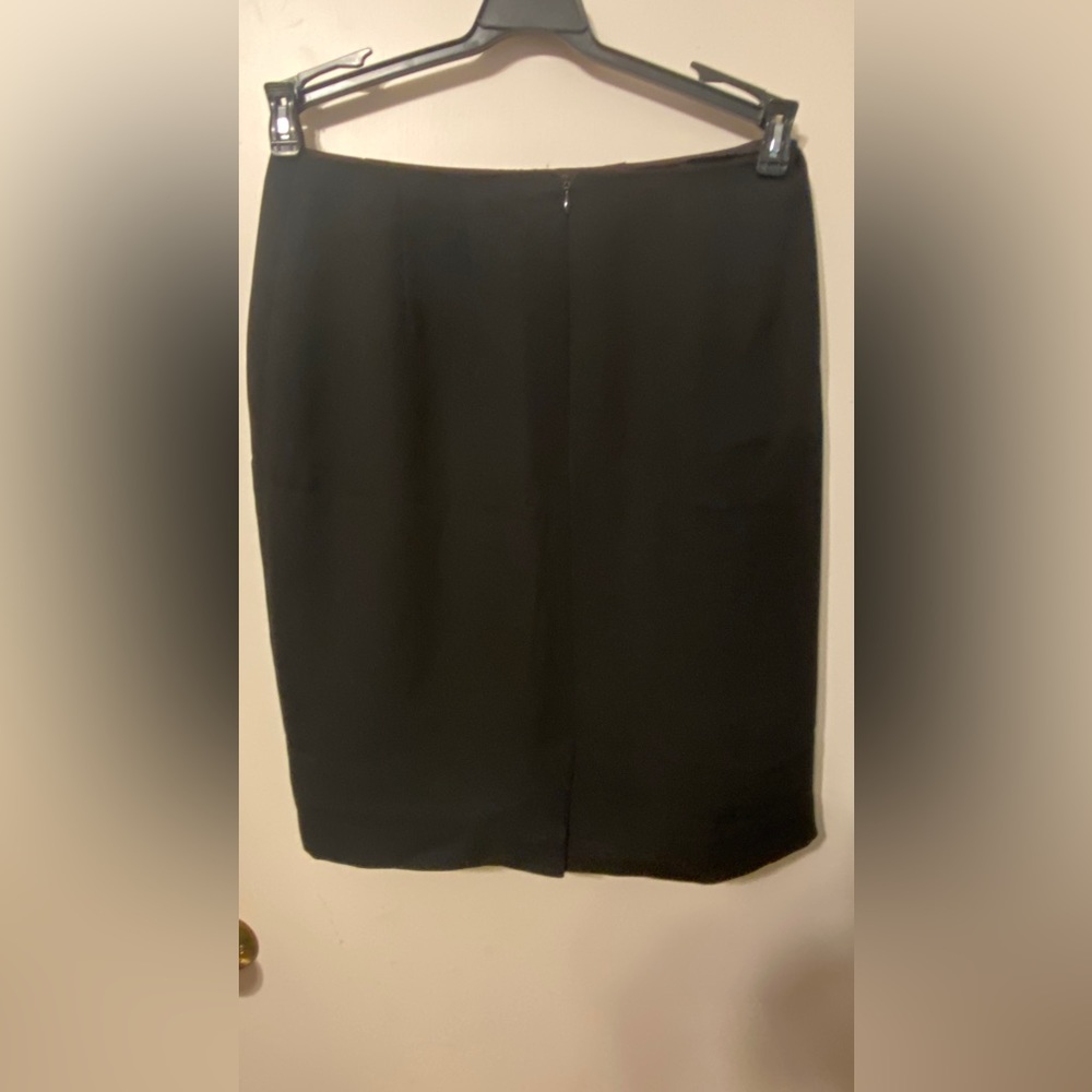 Parisian signature black skirt